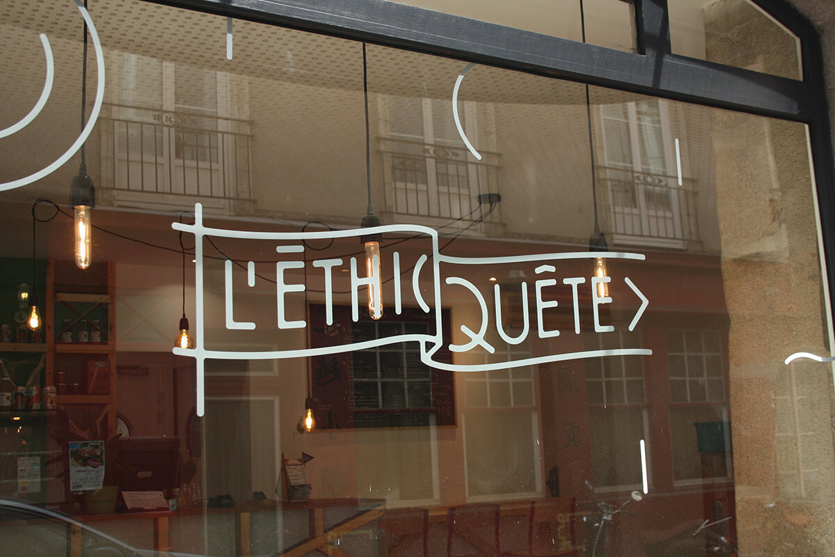 logo vitrine atelier moins mais mieux