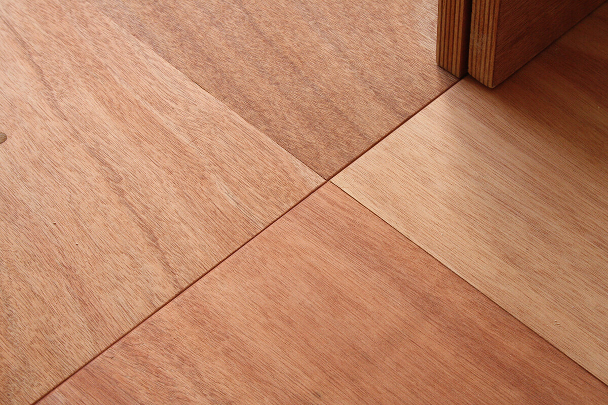 okoumé bureau atelier moins mais mieux