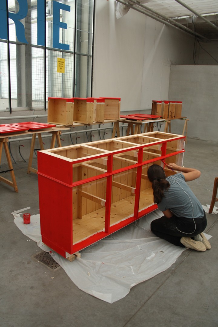 atelier moins mais mieux meuble rouge