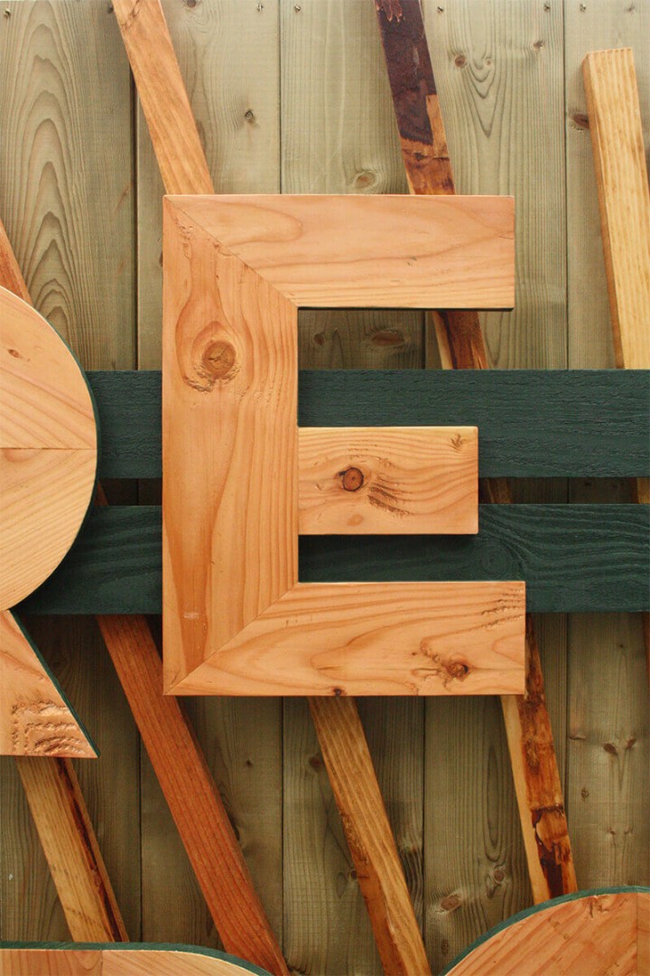 lettrage bois atelier moins mais mieux