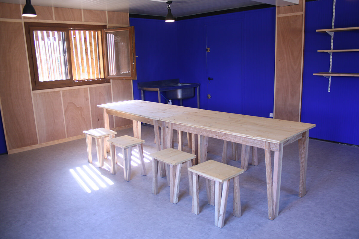 bleu klein atelier moins mais mieux